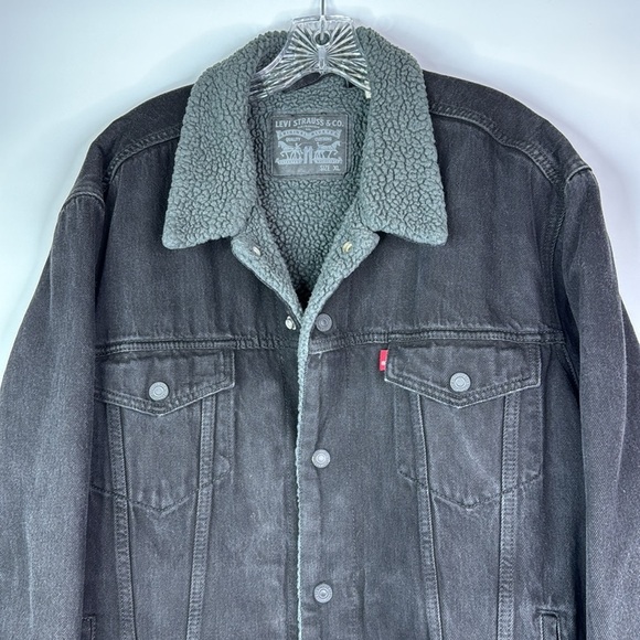 Levi's Black Sherpa Lined Trucker Denim Jacket Size XL - Picture 2 of 11